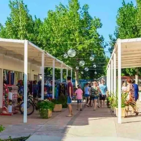 Mobilhome Idealement Situe 3 Ch Domaine De La Yole 5etoiles * Vendres