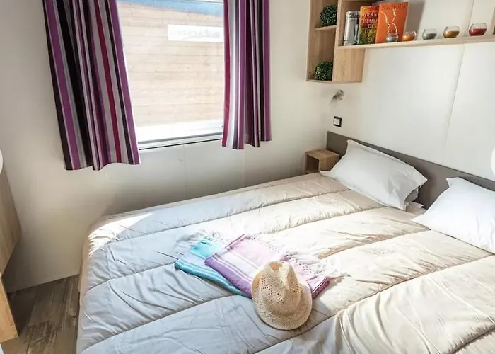 Mobilhome Idealement Situe 3 Ch Domaine De La Yole 5etoiles