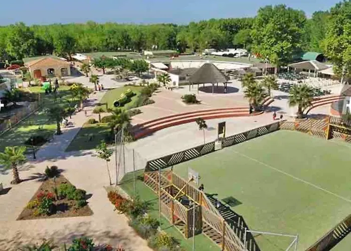 Camping Mobilhome Idealement Situe 3 Ch Domaine De La Yole 5etoiles *