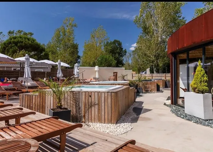 Camping Mobilhome Idealement Situe 3 Ch Domaine De La Yole 5etoiles